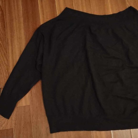 Off the shoulder black sweater - Picture 1 of 3